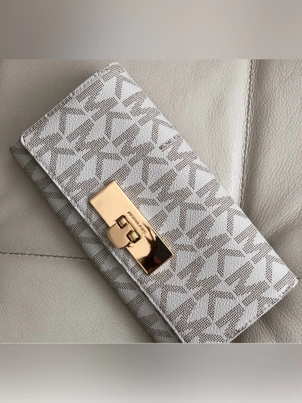 Micheal Kors Callie Carryall Signature Monogram PVC Long Wallet Vanilla/Gold EUC